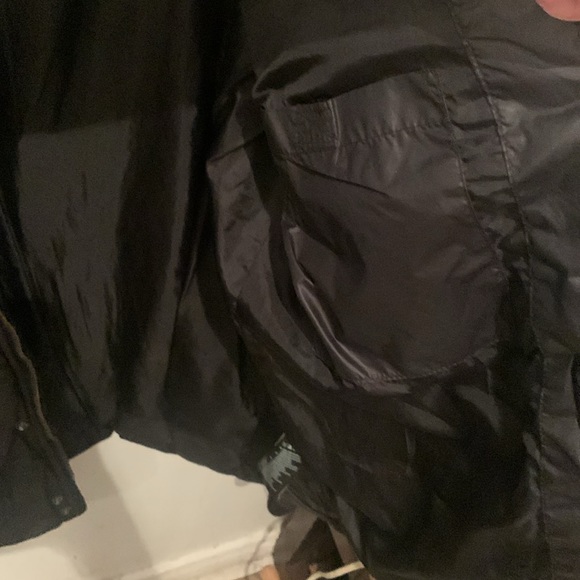 Incredibly stylish Black puffer coat w/zipper pockets/buttons H and M SZ 40 R 🔥 - Picture 12 of 13
